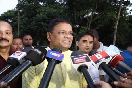 মিঞা সংগ্ৰহালয়ঃ ৰাইজৰ ৰোষত পৰাৰ ভয়ত ৰিপুণ বৰাই ক’লে- ‘সেয়া শ্বেৰমান আলীৰ ব্যক্তিগত মন্তব্য’ মিঞা সংগ্ৰহালয়ঃ ৰাইজৰ ৰোষত পৰাৰ ভয়ত ৰিপুণ বৰাই ক’লে- ‘সেয়া শ্বেৰমান আলীৰ ব্যক্তিগত মন্তব্য’