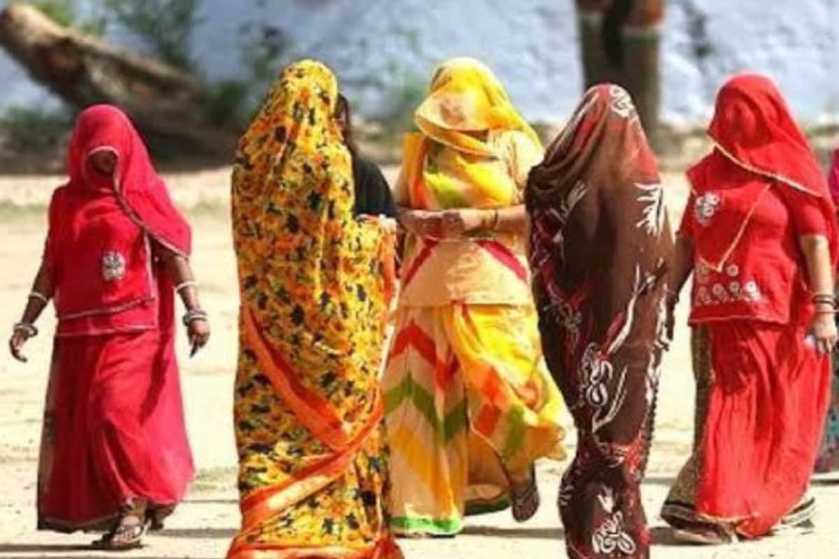 বিতৰ্কিত মন্তব্যৰে বাৰে বাৰে সংবাদ শিৰোনাম দখল কৰিবলৈ চেষ্টা কৰিছে উত্তৰ প্ৰদেশৰ বিজেপি বিধায়ক সুৰেন্দ্ৰ সিঙে।এইবাৰ হথৰাছ কাণ্ডৰ সন্দৰ্ভত আজৱ মন্তব্য কৰিছে বিধায়কজনে।সৰ্বভাৰতীয় সংবাদসংস্থা এ এন আইক কোৱা মতে, ‘কন্যাক শাসন কৰি বা ভাল সংস্কাৰ দিহে এনেধৰণৰ ঘটনা ৰোধ কৰা সম্ভৱ।’ লগতে বিধায়কজনে কৈছে যে, কন্যাক পৰিয়ালৰ লোকে উচিত শিক্ষা দি ডাঙৰ কৰক। ভাল সংস্কাৰ দিলে দেশৰ উন্নয়নো সম্ভৱ হৈ উঠিব।’ Photo- Representative বিতৰ্কিত মন্তব্যৰে বাৰে বাৰে সংবাদ শিৰোনাম দখল কৰিবলৈ চেষ্টা কৰিছে উত্তৰ প্ৰদেশৰ বিজেপি বিধায়ক সুৰেন্দ্ৰ সিঙে।এইবাৰ হথৰাছ কাণ্ডৰ সন্দৰ্ভত আজৱ মন্তব্য কৰিছে বিধায়কজনে।সৰ্বভাৰতীয় সংবাদসংস্থা এ এন আইক কোৱা মতে, ‘কন্যাক শাসন কৰি বা ভাল সংস্কাৰ দিহে এনেধৰণৰ ঘটনা ৰোধ কৰা সম্ভৱ।’ লগতে বিধায়কজনে কৈছে যে, কন্যাক পৰিয়ালৰ লোকে উচিত শিক্ষা দি ডাঙৰ কৰক। ভাল সংস্কাৰ দিলে দেশৰ উন্নয়নো সম্ভৱ হৈ উঠিব।’ Photo- Representative
