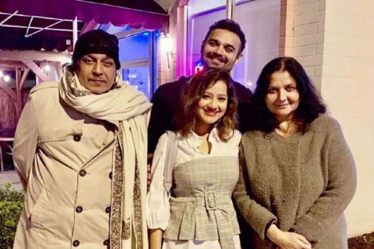 ধৰ্ষণৰ অভিযোগ উত্থাপিত হৈছে মিথুন চক্ৰবৰ্তীৰ পুত্ৰ মহাক্ষয়ৰ বিৰুদ্ধে। লগতে অত্যাচাৰ আৰু অনিশ্চাকৃত গৰ্ভপাতৰ অভিযোগো উত্থাপিত হৈছে। মিথুনৰ পত্নী যোগীতাবালীৰ বিৰুদ্ধে কৰিছে অভিযোগ। মুম্বাই আৰক্ষীৰ ওচৰত দাখিল কৰা হৈছে এই অভিযোগ। ধৰ্ষণৰ অভিযোগ উত্থাপিত হৈছে মিথুন চক্ৰবৰ্তীৰ পুত্ৰ মহাক্ষয়ৰ বিৰুদ্ধে। লগতে অত্যাচাৰ আৰু অনিশ্চাকৃত গৰ্ভপাতৰ অভিযোগো উত্থাপিত হৈছে। মিথুনৰ পত্নী যোগীতাবালীৰ বিৰুদ্ধে কৰিছে অভিযোগ। মুম্বাই আৰক্ষীৰ ওচৰত দাখিল কৰা হৈছে এই অভিযোগ।