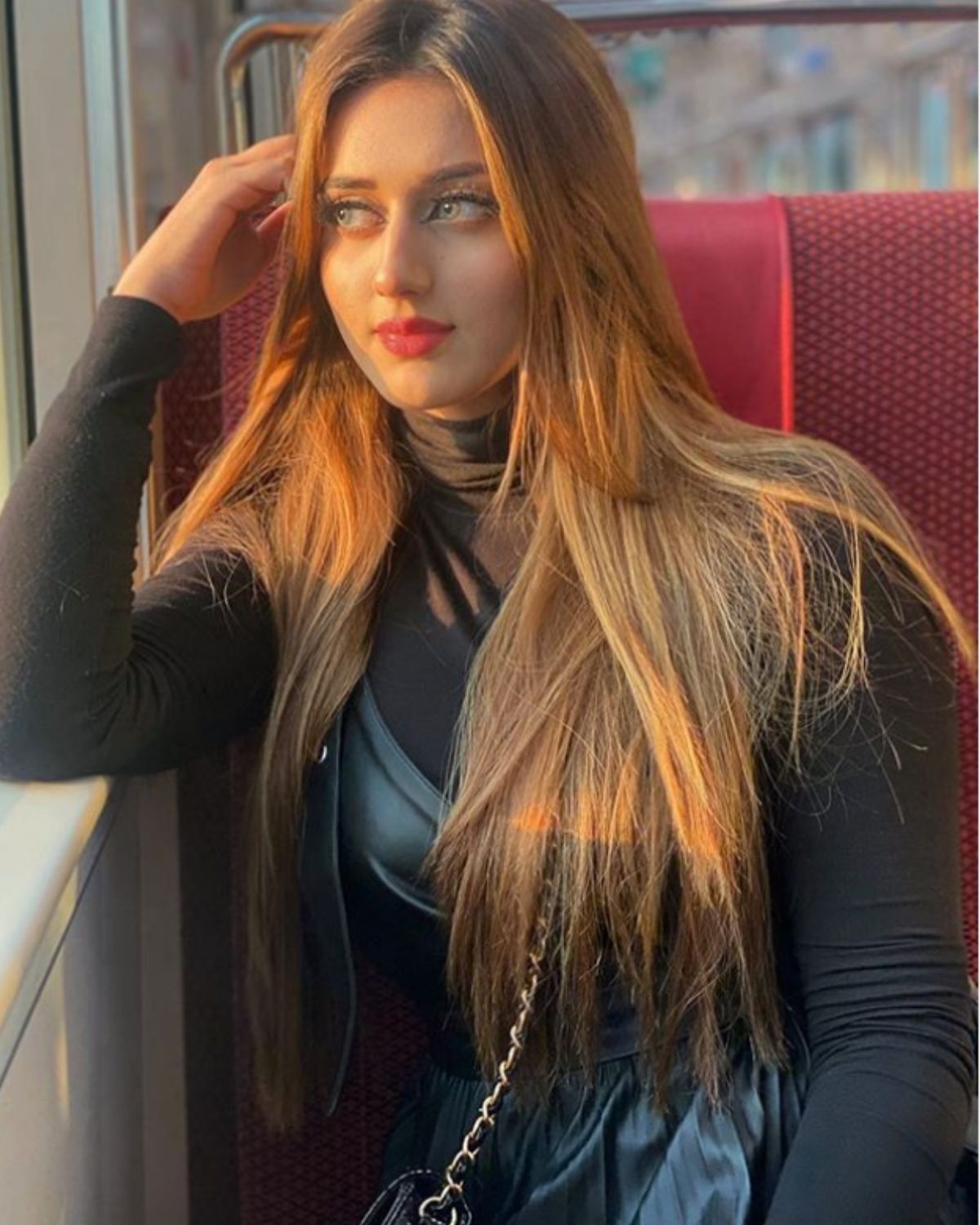 উল্লেখযোগ্য যে শেহতীয়াকৈ পাকিস্তানত টিকটক নিষিদ্ধ কৰা হৈছে। যাক লৈ বহু ব্যৱহাৰকাৰী অসন্তুষ্ট। (Photo credit: instagram/@jannatmirza_) উল্লেখযোগ্য যে শেহতীয়াকৈ পাকিস্তানত টিকটক নিষিদ্ধ কৰা হৈছে। যাক লৈ বহু ব্যৱহাৰকাৰী অসন্তুষ্ট। (Photo credit: instagram/@jannatmirza_)
