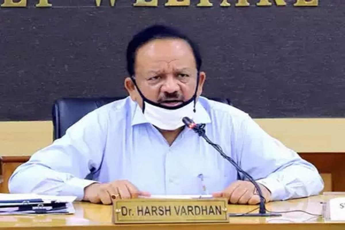 কেন্দ্ৰীয় স্বাস্থ্যমন্ত্ৰী হৰ্ষবৰ্ধনে জনাইছে যে, পৰিকল্পনাৰ মতে, যদি সকলো ঠিকে থাকে, তেন্তে জুলাইৰ ভিতৰত ভেকচিনৰ প্ৰথম ভাগ লাভ কৰিব কেন্দ্ৰীয় চৰকাৰে। প্ৰথম অৱস্থাত ২৫ৰ পৰা ৩০ কোটি লোকৰ বাবে আহিব ৪০-৫০ কোটি ডোজ। কেন্দ্ৰীয় স্বাস্থ্যমন্ত্ৰী হৰ্ষবৰ্ধনে জনাইছে যে, পৰিকল্পনাৰ মতে, যদি সকলো ঠিকে থাকে, তেন্তে জুলাইৰ ভিতৰত ভেকচিনৰ প্ৰথম ভাগ লাভ কৰিব কেন্দ্ৰীয় চৰকাৰে। প্ৰথম অৱস্থাত ২৫ৰ পৰা ৩০ কোটি লোকৰ বাবে আহিব ৪০-৫০ কোটি ডোজ।