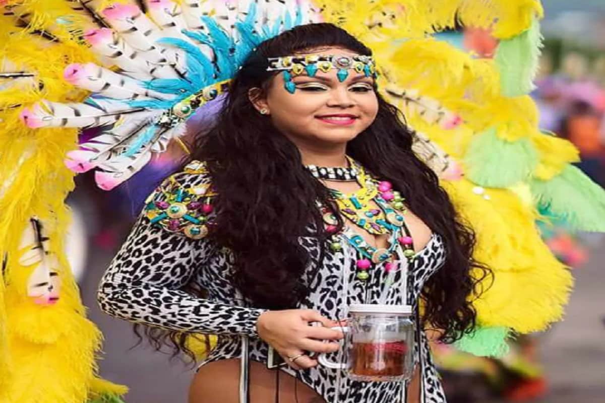 ৱেষ্ট ইণ্ডিজৰ ছেণ্ট কিটছত নাতাশা বেৰিজ আল্ট্রা কাৰ্নিভেলৰ ফাউণ্ডাৰ। গেইলৰ সৈতে অংশগ্ৰহণ কৰে নাতাশাই। (ফটো : ইনষ্টাগ্ৰাম) ৱেষ্ট ইণ্ডিজৰ ছেণ্ট কিটছত নাতাশা বেৰিজ আল্ট্রা কাৰ্নিভেলৰ ফাউণ্ডাৰ। গেইলৰ সৈতে অংশগ্ৰহণ কৰে নাতাশাই। (ফটো : ইনষ্টাগ্ৰাম)