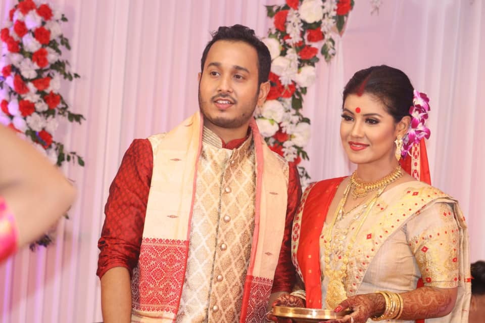 ফেচবুকত পোষ্ট শ্বেয়াৰ কৰি অভিনেত্ৰীগৰাকীয়ে সকলোৰে পৰা বিচাৰিলে আশীৰ্বাদ।(Photo Source-Amrita Gogoi FB) ফেচবুকত পোষ্ট শ্বেয়াৰ কৰি অভিনেত্ৰীগৰাকীয়ে সকলোৰে পৰা বিচাৰিলে আশীৰ্বাদ।(Photo Source-Amrita Gogoi FB)