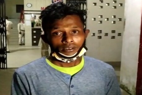 নিজকে CBI অফিচাৰ বুলি পৰিচয় দি পলুৱাই নিয়াৰ চেষ্টা যোৰহাটৰ যুৱতীক, কৌশলেৰে আৰক্ষীয়ে আটক কৰিলে পশ্চিমবংগৰ হোটেল বয়ক নিজকে CBI অফিচাৰ বুলি পৰিচয় দি পলুৱাই নিয়াৰ চেষ্টা যোৰহাটৰ যুৱতীক, কৌশলেৰে আৰক্ষীয়ে আটক কৰিলে পশ্চিমবংগৰ হোটেল বয়ক