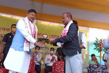 ‘অসম জাতীয় পৰিষদক বাংলাদেশীৰ ভোট লাগে, সেয়ে তেওঁলোকৰ পতাকাখন বাংলাদেশৰ পতাকাৰ দৰে’ – কোন মন্ত্ৰীয়ে কৰিলে এই মন্তব্য? ‘অসম জাতীয় পৰিষদক বাংলাদেশীৰ ভোট লাগে, সেয়ে তেওঁলোকৰ পতাকাখন বাংলাদেশৰ পতাকাৰ দৰে’ – কোন মন্ত্ৰীয়ে কৰিলে এই মন্তব্য?