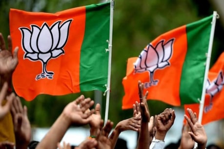 একাংশ চৰকাৰী বিষয়াৰ বাবে আগন্তুক নিৰ্বাচনত বিপদত পৰিব বিজেপি! কোন এইসকল বিষয়া? একাংশ চৰকাৰী বিষয়াৰ বাবে আগন্তুক নিৰ্বাচনত বিপদত পৰিব বিজেপি! কোন এইসকল বিষয়া?