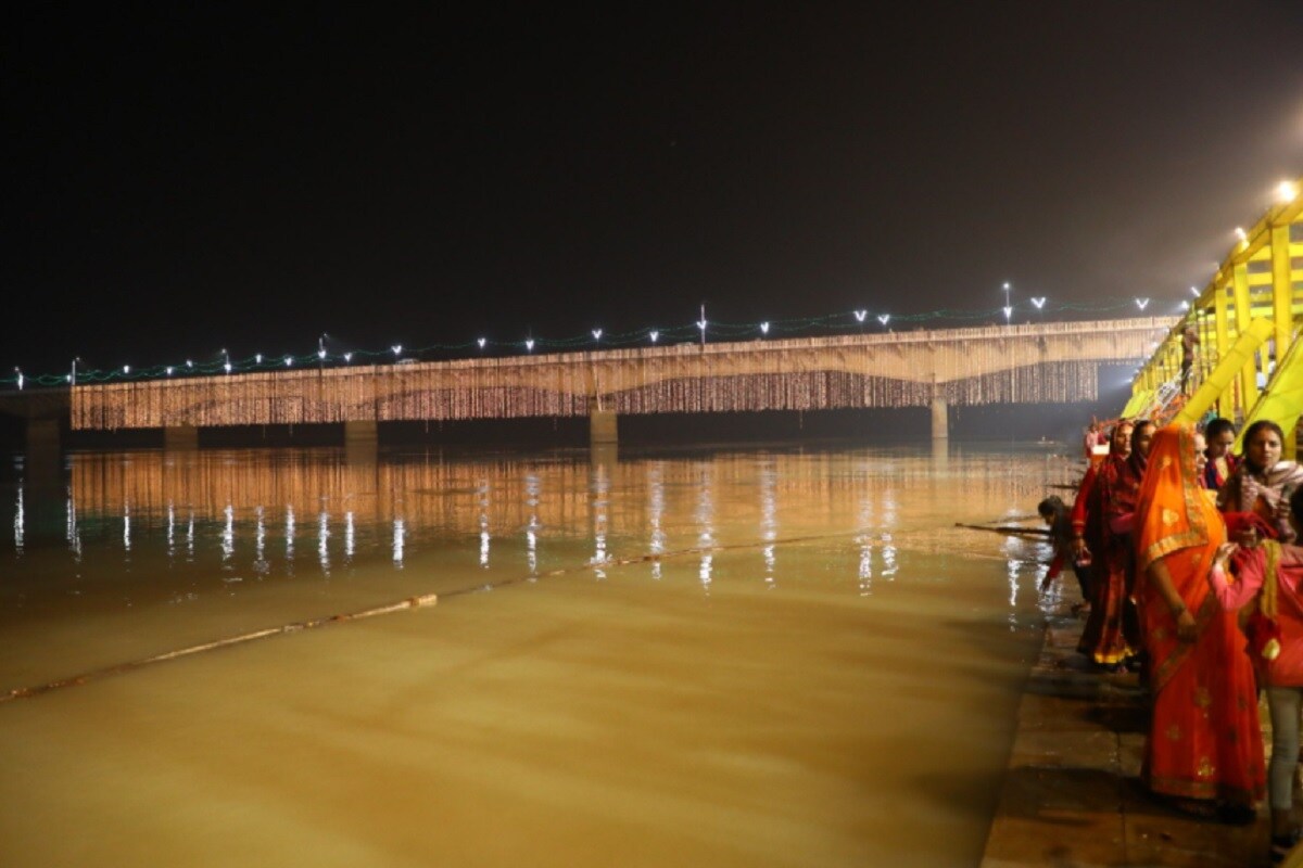 সন্ধিয়া ৫ বজাত মুখ্যমন্ত্ৰী যোগী আদিত্যনাথ আৰু উত্তৰ প্ৰদেশৰ ৰাজ্যপাল আনন্দীবেন পেটেলে সৰযুৰ পাৰত উপস্থিত হ’ব আৰু আৰতি কৰিব। সন্ধিয়া ৫ বজাত মুখ্যমন্ত্ৰী যোগী আদিত্যনাথ আৰু উত্তৰ প্ৰদেশৰ ৰাজ্যপাল আনন্দীবেন পেটেলে সৰযুৰ পাৰত উপস্থিত হ’ব আৰু আৰতি কৰিব।