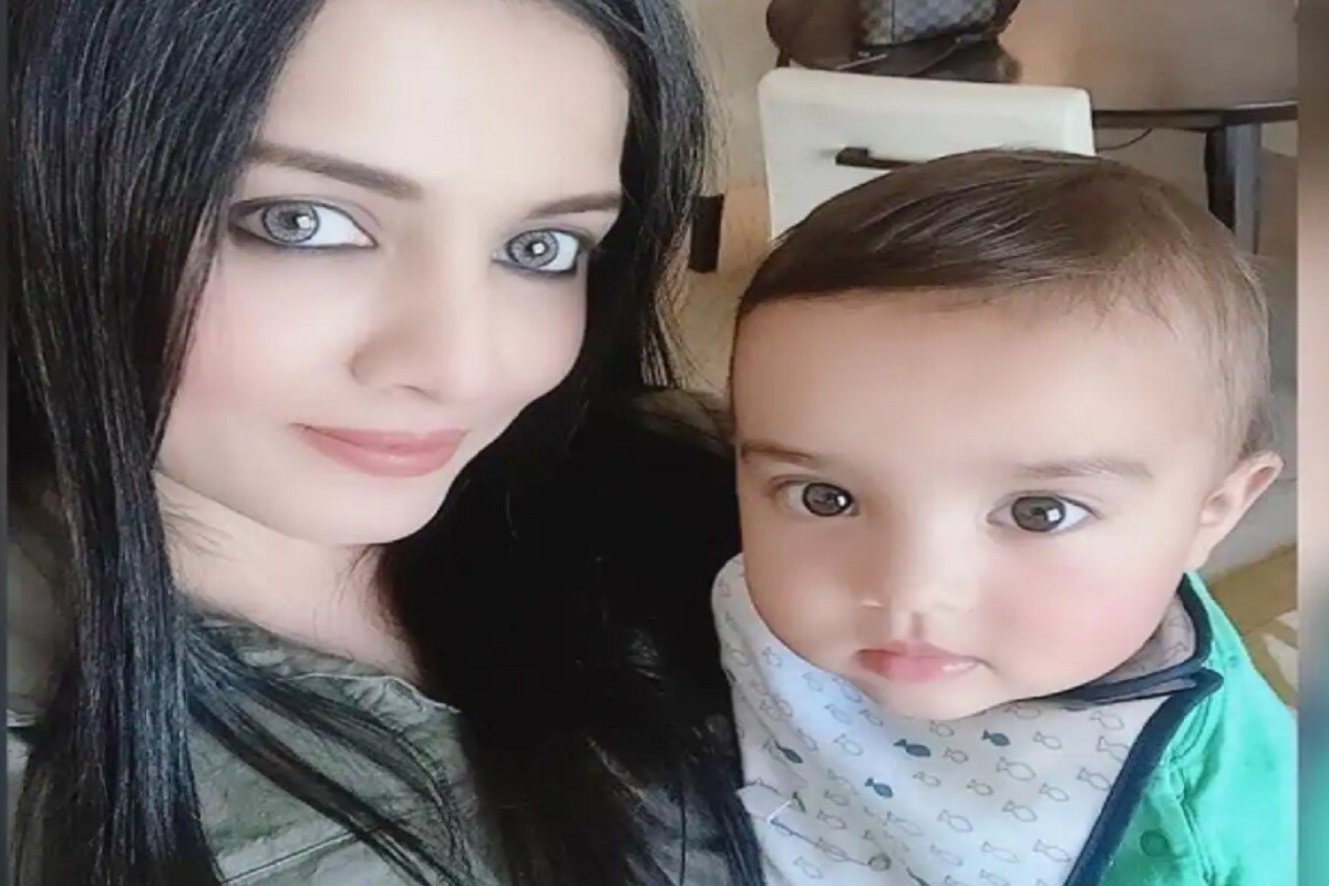 এই পোষ্টত চেলিনাই জনায়, তেওঁ নিজৰ সন্তানক এনআইচিইউত ৰাখি বুকুত শিল বান্ধি আনটো সন্তানৰ শেষকৃত্য সম্পন্ন কৰিছিল। Instagram@celinajaitlyofficial. এই পোষ্টত চেলিনাই জনায়, তেওঁ নিজৰ সন্তানক এনআইচিইউত ৰাখি বুকুত শিল বান্ধি আনটো সন্তানৰ শেষকৃত্য সম্পন্ন কৰিছিল। Instagram@celinajaitlyofficial.