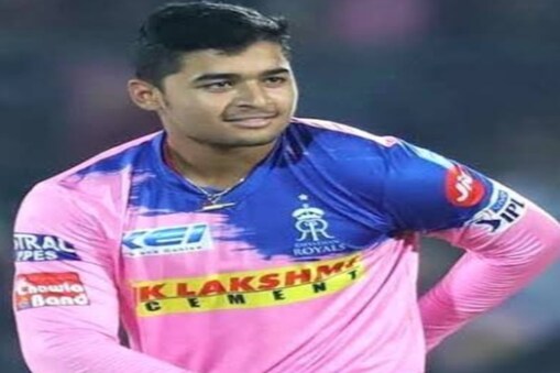 আই পি এলৰ সময়তে প্ৰতিপক্ষ ৰয়েল চেলেঞ্জাৰ্ছ বাংগালুৰু দলৰ অধিনায়ক তথা টীম ইণ্ডিয়াৰ কেপ্টেইন বিৰাট কোহলীয়ে ৰিয়ান পৰাগক দিছিল বহু টিপছ।