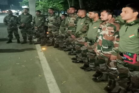 আজাৰাত ১১জন ভুৱা সেনা জোৱান গ্ৰেপ্তাৰ, বৰঝাৰ বিমানবন্দৰত দিছিল টহল আজাৰাত ১১জন ভুৱা সেনা জোৱান গ্ৰেপ্তাৰ, বৰঝাৰ বিমানবন্দৰত দিছিল টহল