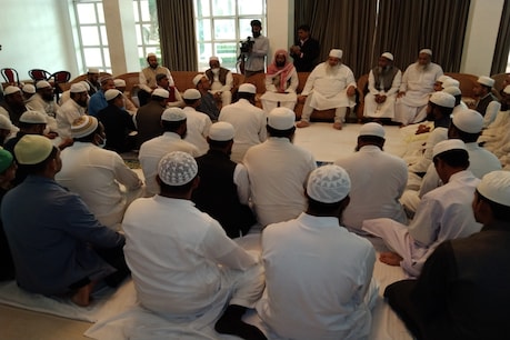 অসুস্থ প্ৰাক্তন মুখ্যমন্ত্ৰী তৰুণ গগৈ, আজমলৰ চকুত চকুলো অসুস্থ প্ৰাক্তন মুখ্যমন্ত্ৰী তৰুণ গগৈ, আজমলৰ চকুত চকুলো