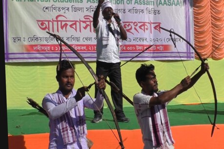 ২১ৰ নিৰ্বাচনৰ পূৰ্বে পূৰণ কৰক আমাৰ দাবী – হাতে-হাতে ধনু-কাঁড় লৈ আদিবাসীৰ গণ হুংকাৰ ২১ৰ নিৰ্বাচনৰ পূৰ্বে পূৰণ কৰক আমাৰ দাবী – হাতে-হাতে ধনু-কাঁড় লৈ আদিবাসীৰ গণ হুংকাৰ