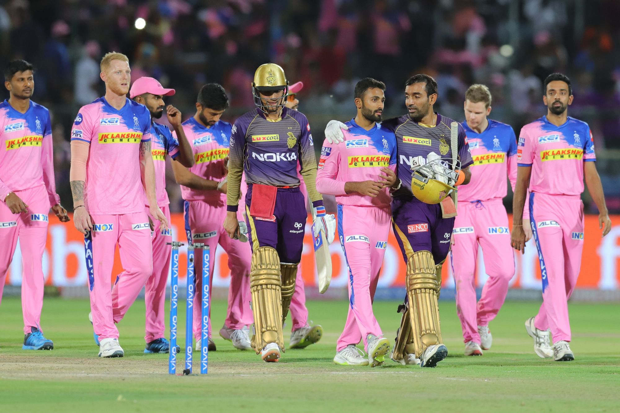 ইফালে ৰাজস্থান ৰয়েলছ এতিয়া সম্পূৰ্ণ ফৰ্মত আছে। বেটত বল লাগিছে ৰিয়ান পৰাগৰো। কিন্তু তাৰ তুলনাত ব্যৰ্থ হৈছে কেকেআৰৰ শীৰ্ষ বেটচমেন। চূড়ান্ত ভাবে ব্যৰ্থ হৈ ইতিমধ্যে অধিনায়ক পদ ত্যাগ কৰিছে দিনেশ কাৰ্তিকে। ইফালে ৰাজস্থান ৰয়েলছ এতিয়া সম্পূৰ্ণ ফৰ্মত আছে। বেটত বল লাগিছে ৰিয়ান পৰাগৰো। কিন্তু তাৰ তুলনাত ব্যৰ্থ হৈছে কেকেআৰৰ শীৰ্ষ বেটচমেন। চূড়ান্ত ভাবে ব্যৰ্থ হৈ ইতিমধ্যে অধিনায়ক পদ ত্যাগ কৰিছে দিনেশ কাৰ্তিকে।
