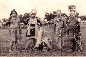 ভাইৰেল হোৱা প্ৰাক্তন মুখ্যমন্ত্ৰী প্ৰয়াত তৰুণ গগৈৰ এখন পুৰণি ফটো, ফটোত কোনজন তৰুণ গগৈ, ধৰিব পাৰিছেনে?