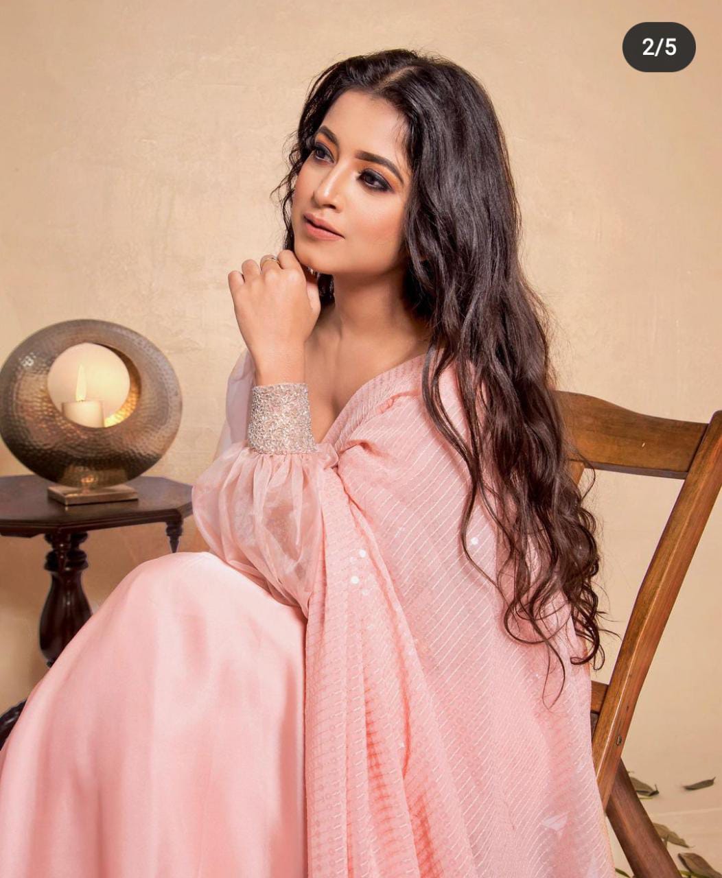 শুকুৰবাৰে অভিনেত্ৰী দীপলিনাই ছচিয়েল মিডিয়াত আকৰ্ষণীয় ৰূপত আপলোড কৰিছিল কেইখন মান ফটো। দীপলিনাৰ ফটো দেখি এগৰাকী অনুৰাগীৰ ব্যতিক্ৰমী কমেণ্ট। শুকুৰবাৰে অভিনেত্ৰী দীপলিনাই ছচিয়েল মিডিয়াত আকৰ্ষণীয় ৰূপত আপলোড কৰিছিল কেইখন মান ফটো। দীপলিনাৰ ফটো দেখি এগৰাকী অনুৰাগীৰ ব্যতিক্ৰমী কমেণ্ট।