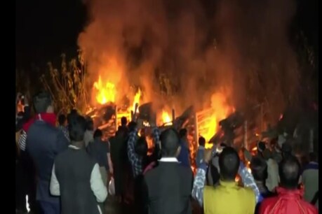 হৃদয় বিদাৰক! একেলগে জ্বলিল ৫ খনকৈ চিতা, ডিব্ৰুগড়ৰ ভগামূৰৰ ঘটনাই কন্দুৱাইছে সকলোকে হৃদয় বিদাৰক! একেলগে জ্বলিল ৫ খনকৈ চিতা, ডিব্ৰুগড়ৰ ভগামূৰৰ ঘটনাই কন্দুৱাইছে সকলোকে