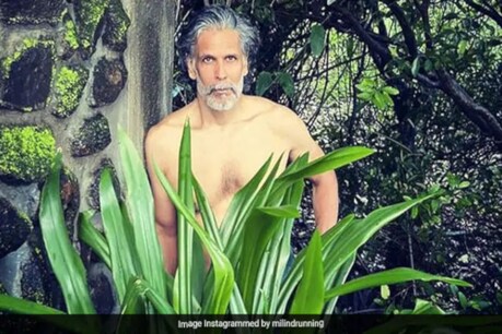 পত্নী অংকিতাই ভিডিঅ’ কৰিছে, জন্মদিনৰ দিনা নগ্ন হৈ মিলিন্দ সুমন দৌৰিছে...ইণ্টাৰনেটত ধুমুহা পত্নী অংকিতাই ভিডিঅ’ কৰিছে, জন্মদিনৰ দিনা নগ্ন হৈ মিলিন্দ সুমন দৌৰিছে...ইণ্টাৰনেটত ধুমুহা