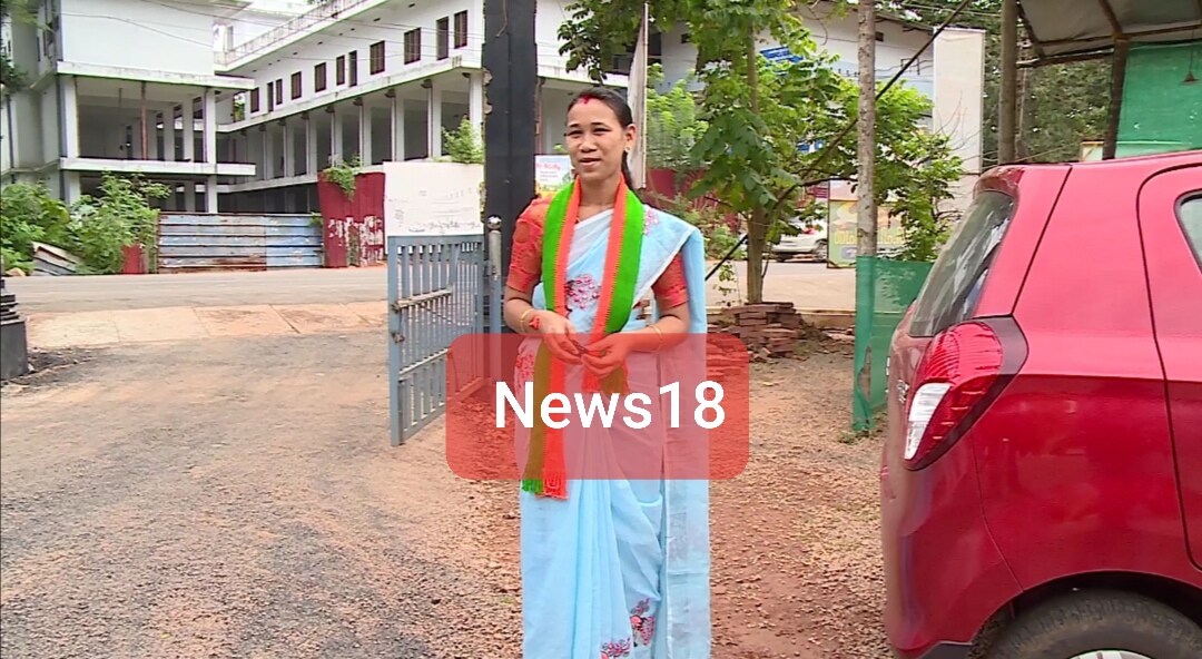 বিয়া হৈ কেৰালালৈ যোৱা মুনমীয়ে অৱশ্যে যোৱা ছয় বছৰে ঘৰলৈ আহিব পৰা নাই। অহা ব’হাগ বিহুত তেওঁৰ মাকৰ ঘৰলৈ অহাৰ হেঁপাহ। বিয়া হৈ কেৰালালৈ যোৱা মুনমীয়ে অৱশ্যে যোৱা ছয় বছৰে ঘৰলৈ আহিব পৰা নাই। অহা ব’হাগ বিহুত তেওঁৰ মাকৰ ঘৰলৈ অহাৰ হেঁপাহ।