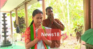 কেৰালাৰ পঞ্চায়ত নিৰ্বাচনৰ প্ৰাৰ্থী অসমৰ মুনমী গগৈক ঘৰ দিব বিজেপি সাংসদ তথা অভিনেতা সুৰেশ গোপীয়ে, বাওঁ দূৰ্গৰ বিজেপিৰ নিৰ্বাচনী প্ৰাৰ্থী প্ৰেম বিবাহ কৰি কেৰালাৰ বোৱাৰী হোৱা মুনমী, চাওক ফটো আৰু সবিশেষ