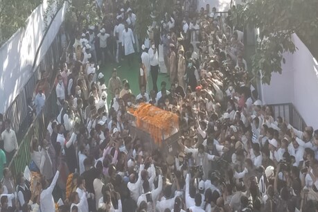 তৰুণ গগৈৰ অন্ত্যেষ্টিক্ৰিয়াৰ বাবে গুৱাহাটীত চৰকাৰী মাটিৰ অভাৱ, কলাক্ষেত্ৰৰ ওচৰত ব্যক্তিগত মাটি আগবঢ়ালে ডবকাৰ ৰেহানউদ্দিনে তৰুণ গগৈৰ অন্ত্যেষ্টিক্ৰিয়াৰ বাবে গুৱাহাটীত চৰকাৰী মাটিৰ অভাৱ, কলাক্ষেত্ৰৰ ওচৰত ব্যক্তিগত মাটি আগবঢ়ালে ডবকাৰ ৰেহানউদ্দিনে
