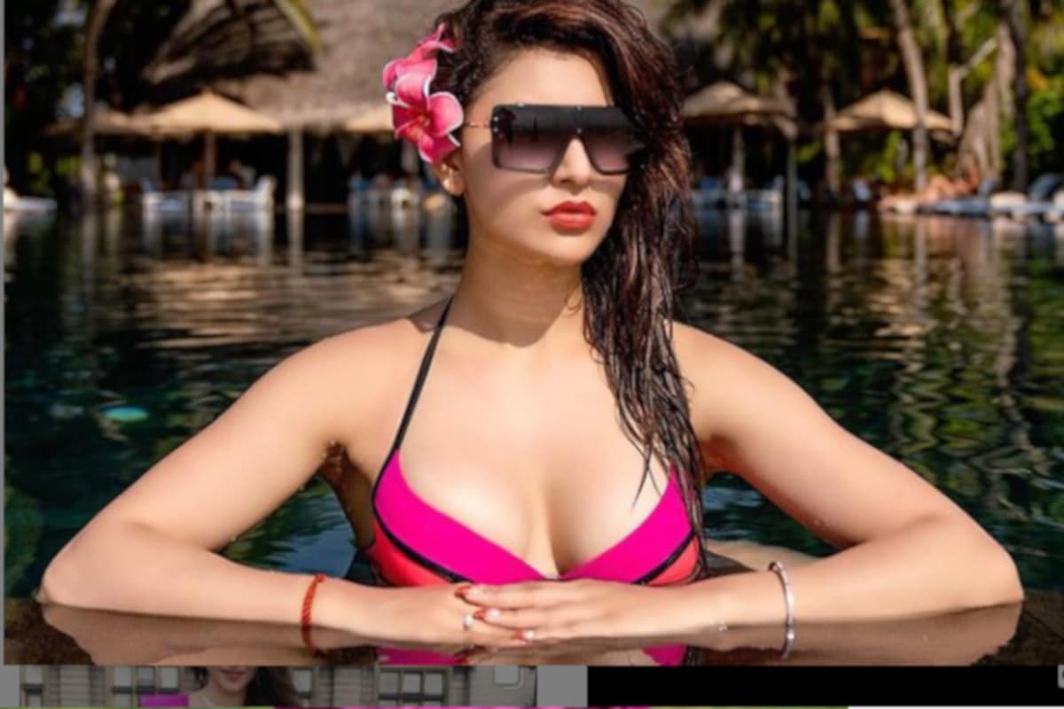 বলীউদৰ জনপ্ৰিয় অভিনেত্ৰী উৰ্বশী ৰৌতেলাৰ বিয়া! শীঘ্ৰে অভিনেত্ৰীগৰাকী ভাৰতীয় ক্ৰিকেট দলৰ এগৰাকী তাৰকাৰ সৈতে বিয়াত বহিব বুলি চৰ্চা চলিছে। বলীউদৰ জনপ্ৰিয় অভিনেত্ৰী উৰ্বশী ৰৌতেলাৰ বিয়া! শীঘ্ৰে অভিনেত্ৰীগৰাকী ভাৰতীয় ক্ৰিকেট দলৰ এগৰাকী তাৰকাৰ সৈতে বিয়াত বহিব বুলি চৰ্চা চলিছে।