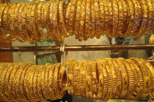 Gold-Silver Rate Today: বুধবাৰে দিল্লীৰ সোণ–ৰূপৰ বজাৰত সোণ সস্তা হয়। অৱশ্যে এইটো সামান্য হ্ৰাস। সেইদৰে আজি ৰূপৰ দামো মহঙা হয়। আন্তঃৰাষ্ট্ৰীয় বজাৰত সোণৰ মূল্য বাঢ়িছে। 
