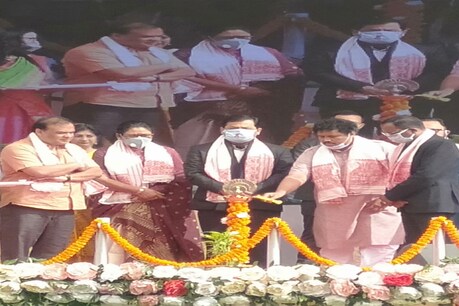 মাহেকত ৮৩০ টকাকৈ একাউণ্টত পাব ৰাজ্যৰ মহিলাসকলে, অভিলাসী অৰুণোদয় আঁচনি উদ্বোধন মুখ্যমন্ত্ৰী সৰ্বানন্দ সোণোৱালৰ মাহেকত ৮৩০ টকাকৈ একাউণ্টত পাব ৰাজ্যৰ মহিলাসকলে, অভিলাসী অৰুণোদয় আঁচনি উদ্বোধন মুখ্যমন্ত্ৰী সৰ্বানন্দ সোণোৱালৰ