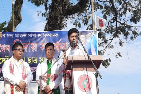 ‘অসমীয়া খাটিখোৱা ৰাইজৰ তেজ শুহিছে চৰকাৰ তথা মুখ্যমন্ত্ৰীয়ে’- মৰাণত লুৰিণ জ্যোতি গগৈৰ উদাত্ত ভাষণ ‘অসমীয়া খাটিখোৱা ৰাইজৰ তেজ শুহিছে চৰকাৰ তথা মুখ্যমন্ত্ৰীয়ে’- মৰাণত লুৰিণ জ্যোতি গগৈৰ উদাত্ত ভাষণ