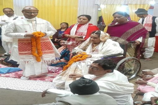 এগৰাকী দিব্যাংগ যুৱতীক জীৱনৰ লগৰী হিচাপে আঁকোৱালি লোৱা মাজুলীৰ যুৱক প্ৰশান্ত ফুকনৰ মহানোভৱতাক সকলোৱেই এতিয়া একেমুখে শলাগ লৈছে ৷