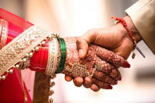 পিৰিয়ডছ চলি থকাৰ সময়তে ন-কইনাই প্ৰৱেশ কৰিছিল মন্দিৰত। লগে লগে খঙত অগ্নিশৰ্মা হৈ পৰে স্বামী আৰু শাহু।