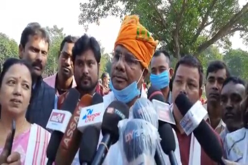 দলৰ কথা বাদেই নিজেই গহপুৰ সমষ্টিত বৃহৎ ব্যৱধানত পৰাস্ত হয় ৰিপুণ বৰা। পৰাজয়ৰ নৈতিক দায়িত্ব স্বীকাৰ কৰি প্ৰদেশ কংগ্ৰেছৰ সভাপতি ৰিপুণ বৰাৰ পদত্যাগ।