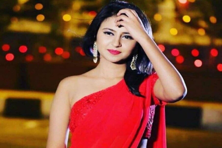 যোৱা বছৰ ২০ বাৰ জীৱন শেষ কৰাৰ চেষ্টা কৰিছিল বিগবছ খ্যাত অভিনেত্ৰীয়ে। মানসিক অৱস্থালৈ লক্ষ্য কৰি ভৰ্তি কৰোৱা হৈছিল বিহাৰৰ এটা ৰিহ্যেব চেণ্টাৰত। আৰু তাতেই চলিছিল চিকিৎসা।  কিন্তু এতিয়া সেই চেণ্টাৰতে উদ্ধাৰ হৈছে অভিনেত্ৰীগৰাকীৰ মৃতদেহ।