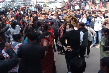 কাৰ্যালয় চৌহদত যোৰহাটৰ উপায়ুক্তই বিষয়াসকলৰ সৈতে নাচিলে বিহু, নিৰ্বাচনৰ সৈতে কি সম্পৰ্ক আছে এই গীত-নৃত্যৰ? কাৰ্যালয় চৌহদত যোৰহাটৰ উপায়ুক্তই বিষয়াসকলৰ সৈতে নাচিলে বিহু, নিৰ্বাচনৰ সৈতে কি সম্পৰ্ক আছে এই গীত-নৃত্যৰ?