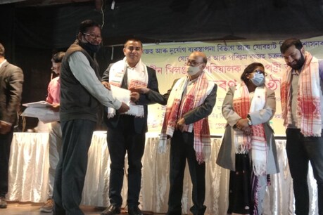 নিৰ্বাচন কাষ চাপি আহিছে, হিতাধিকাৰিক লৈ ব্যস্ত বিজেপিৰ নেতা-পালিনেতা নিৰ্বাচন কাষ চাপি আহিছে, হিতাধিকাৰিক লৈ ব্যস্ত বিজেপিৰ নেতা-পালিনেতা