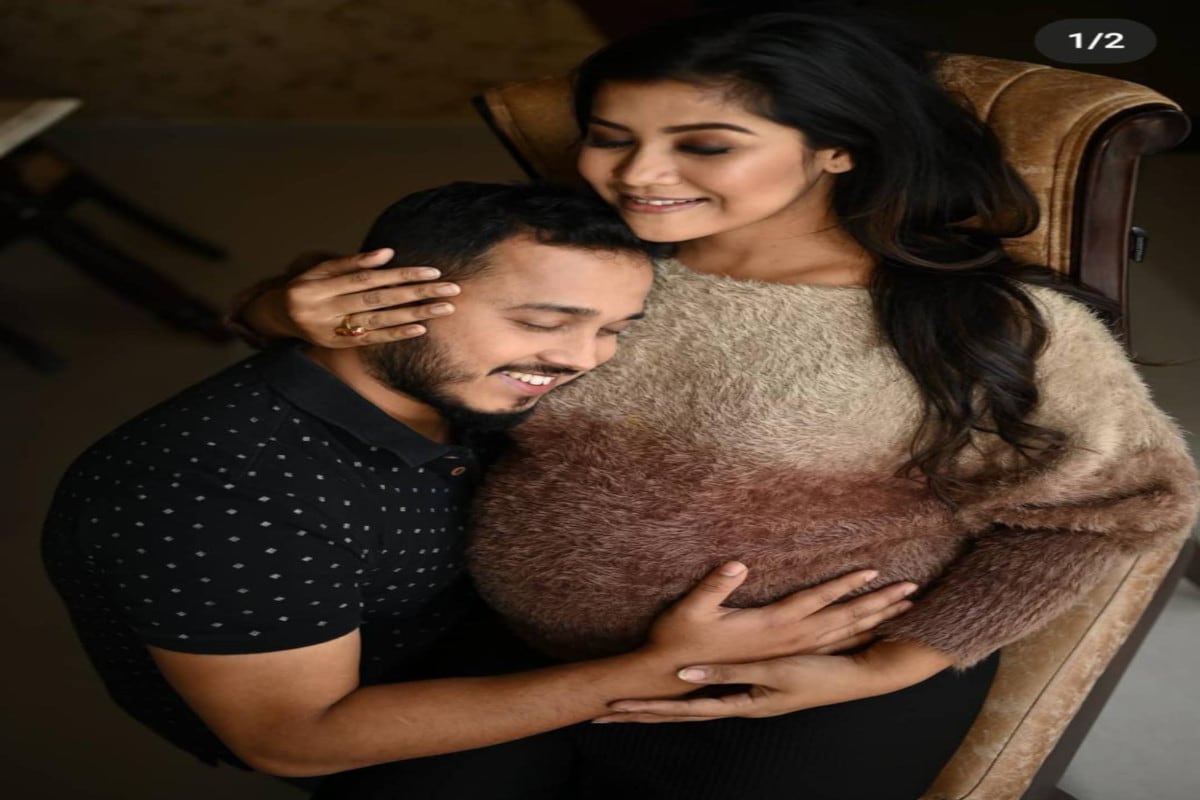 মাতৃত্বৰ গৌৰৱ অৰ্জন কৰাৰ দিশে জনপ্ৰিয় অভিনেত্ৰী অমৃতা গগৈ। ছচিয়েল মিডিয়াৰ জৰিয়তে অভিনেত্ৰীগৰাকীয়ে জনালে এই ভাল খবৰ। মাতৃত্বৰ গৌৰৱ অৰ্জন কৰাৰ দিশে জনপ্ৰিয় অভিনেত্ৰী অমৃতা গগৈ। ছচিয়েল মিডিয়াৰ জৰিয়তে অভিনেত্ৰীগৰাকীয়ে জনালে এই ভাল খবৰ।
