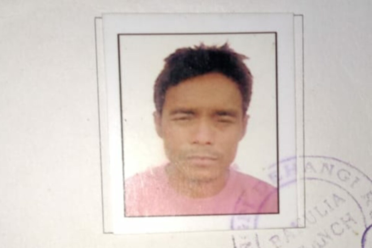 নিশাই পেকেট বিৰিয়ানী খাই বকলীয়াঘাটৰ মণ্ডল বে' গাঁৱৰ কাংবুৰা বে' (৩৫) নামৰ এজন যুৱকৰ মৃত্যু ঘটিছে৷ কাংবুৰা বে' বিজেপি দলৰ সদ্যনিযুক্ত এগৰাকী পৃষ্ঠাপ্ৰমুখ আছিল৷ আনকি চিকিৎসা মহাবিদ্যালয়ৰ নাৰ্ছ, সাংস্কৃতিক দলৰ শিল্পীৰ পৰা দৰ্শকলৈ যিসকলে কণী থকা বিৰিয়ানী খাইছিল সকলো অসুস্থ হৈ পৰে৷ নিশাই পেকেট বিৰিয়ানী খাই বকলীয়াঘাটৰ মণ্ডল বে' গাঁৱৰ কাংবুৰা বে' (৩৫) নামৰ এজন যুৱকৰ মৃত্যু ঘটিছে৷ কাংবুৰা বে' বিজেপি দলৰ সদ্যনিযুক্ত এগৰাকী পৃষ্ঠাপ্ৰমুখ আছিল৷ আনকি চিকিৎসা মহাবিদ্যালয়ৰ নাৰ্ছ, সাংস্কৃতিক দলৰ শিল্পীৰ পৰা দৰ্শকলৈ যিসকলে কণী থকা বিৰিয়ানী খাইছিল সকলো অসুস্থ হৈ পৰে৷