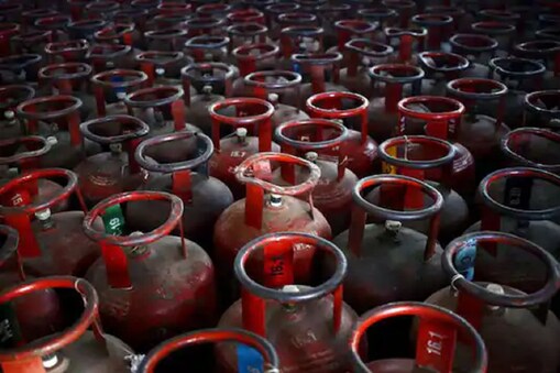 LPG Gas Cylinder: ইণ্ডেন (Indane), ভাৰত গেছ (Bharat Gas), আৰু এইচপি (HP)ৰ গ্ৰাহকসকলৰ বাবে সকাহজনক খবৰ । আপুনি অতি সহজে ৰন্ধন গেছ চিলিণ্ডাৰ (LPG Gas Cylinders) বুক কৰিবলৈ সক্?