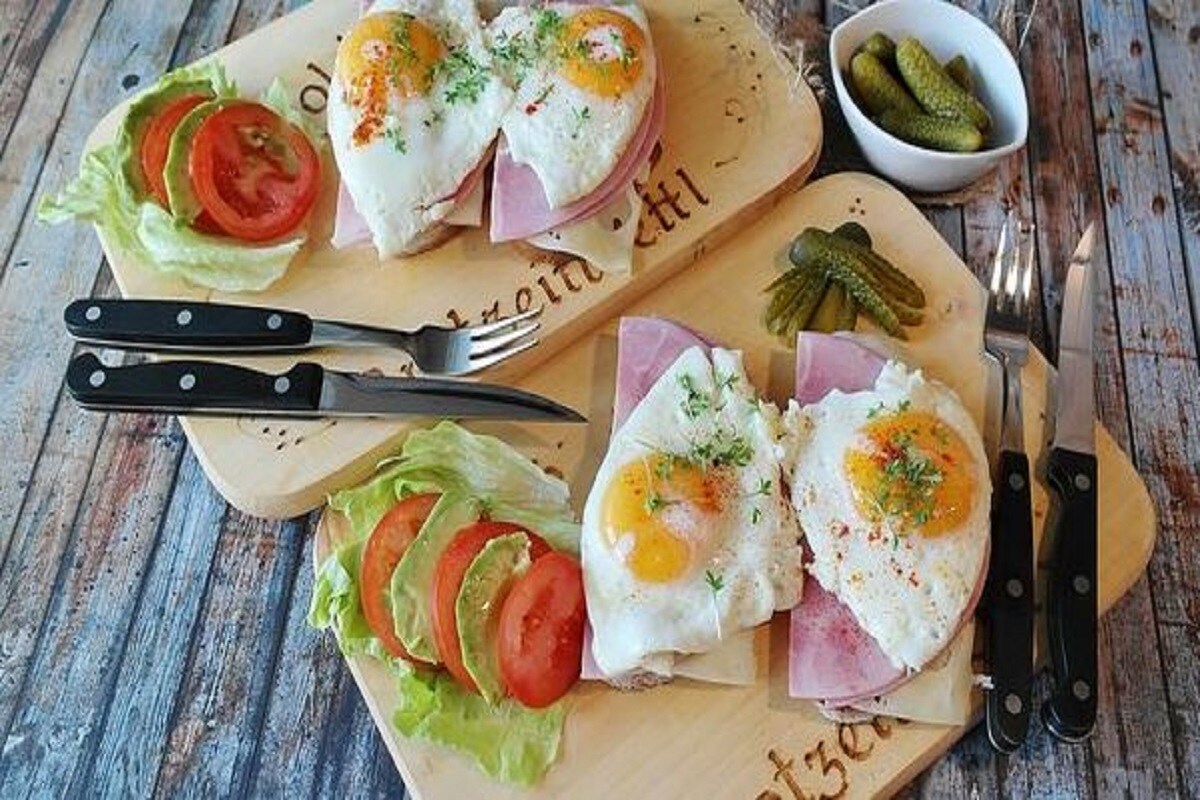  কাৰোবাৰ যদি কলেষ্টৰেল লেভেল খুব কম হয় তেন্তে ডায়েট আৰু লাইফষ্টাইলত দ্ৰুত পৰিৱৰ্তন আনিব লাগে। নহ’লে বিশেষজ্ঞৰ সৈতে আলোচনা কৰি কিদৰে সেয়া পৰিৱৰ্তন কৰা যাব তাক জানি ল’ব লাগে। এয়া অৱশ্যে নিউট্ৰিচনিষ্টৰ ব্যক্তিগত মত, News18 অসমৰ নহয়।