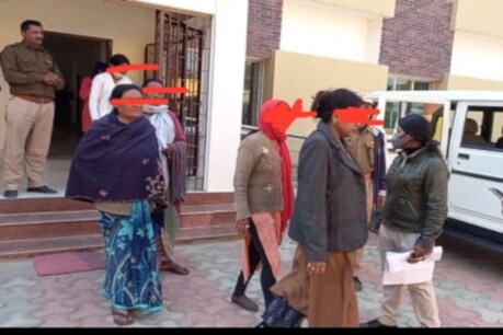 দেহ ব্যৱসায়ী চক্ৰৰ সৈতে জড়িত থকাৰ অভিযোগঃ যোৰহাটত নাৰী সংগঠনৰ ৬ গৰাকী মহিলাক গ্ৰেপ্তাৰ দেহ ব্যৱসায়ী চক্ৰৰ সৈতে জড়িত থকাৰ অভিযোগঃ যোৰহাটত নাৰী সংগঠনৰ ৬ গৰাকী মহিলাক গ্ৰেপ্তাৰ