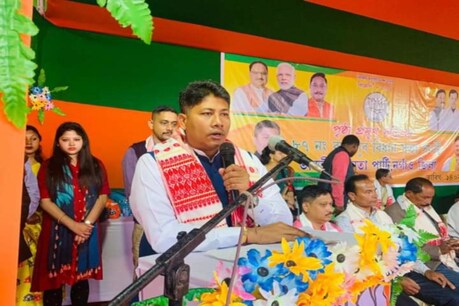 'বিজেপি ক্ষমতালৈ নাহিলে নগাঁও চহৰত ঠেলাৱালা-ৰিক্সাৱালাই মাৰিব খিলঞ্জীয়া লোকক'- মন্ত্ৰী পীয়ুষ হাজৰিকাই কৰা মন্তব্যকলৈ প্ৰতিক্ৰিয়া 'বিজেপি ক্ষমতালৈ নাহিলে নগাঁও চহৰত ঠেলাৱালা-ৰিক্সাৱালাই মাৰিব খিলঞ্জীয়া লোকক'- মন্ত্ৰী পীয়ুষ হাজৰিকাই কৰা মন্তব্যকলৈ প্ৰতিক্ৰিয়া