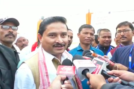 অসমৰ মানুহে কোনোদিনে বদৰুদ্দিন আজমলক মুখ্যমন্ত্ৰী হ’বলৈ নিদিয়ে, ক’লে মঙলদৈৰ সাংসদ দিলীপ শইকীয়াই অসমৰ মানুহে কোনোদিনে বদৰুদ্দিন আজমলক মুখ্যমন্ত্ৰী হ’বলৈ নিদিয়ে, ক’লে মঙলদৈৰ সাংসদ দিলীপ শইকীয়াই