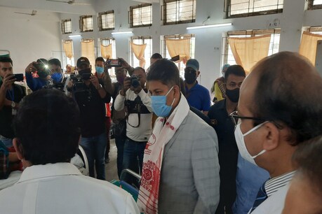 এচিড আক্ৰমণৰ বলি যুৱতীৰ স্বাস্থ্যৰ বুজ ল’লে মন্ত্ৰী পীযুষ হাজৰিকাই, বিনামূলীয়া হ’ব চিকিৎসা এচিড আক্ৰমণৰ বলি যুৱতীৰ স্বাস্থ্যৰ বুজ ল’লে মন্ত্ৰী পীযুষ হাজৰিকাই, বিনামূলীয়া হ’ব চিকিৎসা