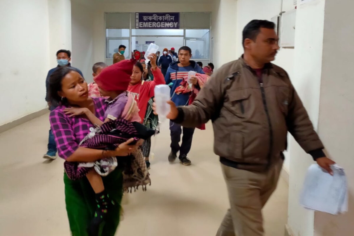মঙলবাৰে ডিফুত অনুষ্ঠিত এক অনুষ্ঠানত বিৰিয়ানী খাই অসুস্থ হৈ পৰে ডেৰ শতাধিক লোক। খাদ্যত বিষক্ৰিয়া ঘটি অসুস্থ হৈ পৰে ১৭৭জন লোক। ইয়াৰ ভিতৰত আছে ২২টা শিশু। মৃত্যু হৈছে এজন লোকৰ। মঙলবাৰে ডিফুত অনুষ্ঠিত এক অনুষ্ঠানত বিৰিয়ানী খাই অসুস্থ হৈ পৰে ডেৰ শতাধিক লোক। খাদ্যত বিষক্ৰিয়া ঘটি অসুস্থ হৈ পৰে ১৭৭জন লোক। ইয়াৰ ভিতৰত আছে ২২টা শিশু। মৃত্যু হৈছে এজন লোকৰ।