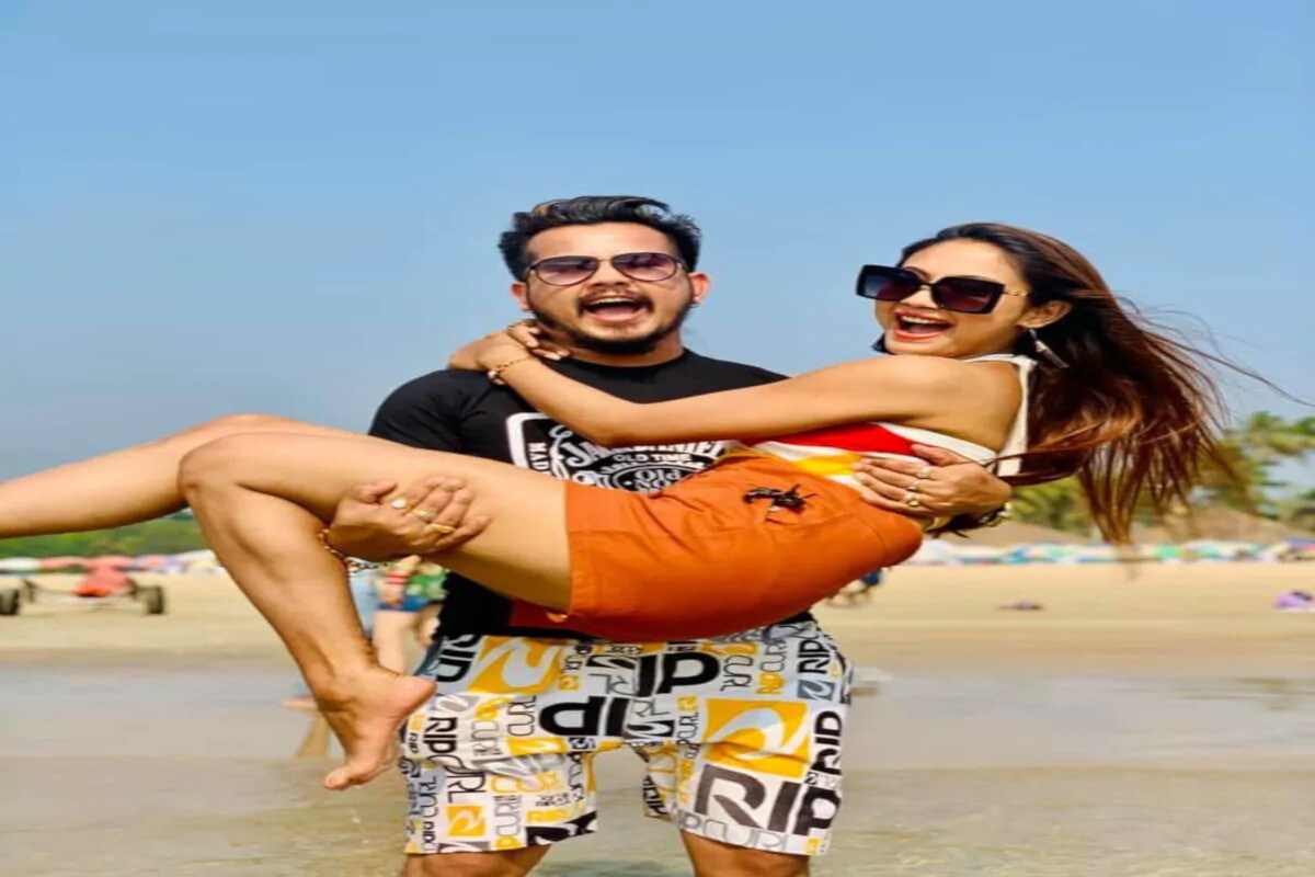 গুৱাহাটী- বিবাহৰ বান্ধোনেৰে বান্ধ খাব অসমৰ জনপ্ৰিয় কণ্ঠশিল্পী ভৃগু কাশ্যপ আৰু অভিনেত্ৰী প্ৰিয়ম পল্লৱী। অহা ১মাৰ্চত ভৃগু- প্ৰিয়মৰ বিয়া। গুৱাহাটী- বিবাহৰ বান্ধোনেৰে বান্ধ খাব অসমৰ জনপ্ৰিয় কণ্ঠশিল্পী ভৃগু কাশ্যপ আৰু অভিনেত্ৰী প্ৰিয়ম পল্লৱী। অহা ১মাৰ্চত ভৃগু- প্ৰিয়মৰ বিয়া।