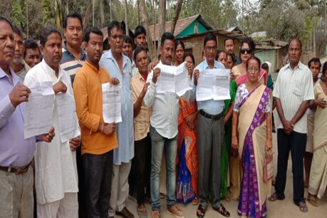 ন্যায় নে অন্যায়? ভোট দিয়ক আৰু ৭৫০০ টকা লৈ যাওঁক! নগাঁৱত কংগ্ৰেছৰ বাম্পাৰ অ'ফাৰ ন্যায় নে অন্যায়? ভোট দিয়ক আৰু ৭৫০০ টকা লৈ যাওঁক! নগাঁৱত কংগ্ৰেছৰ বাম্পাৰ অ'ফাৰ