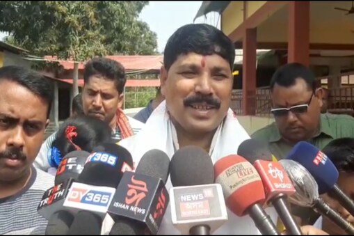 ‘‘বিজেপিয়ে ধৰ্মত আছে। কংগ্ৰেছ আৰু মহাজোঁট কৰা দলসমূহে শিকিব লাগিব বিজেপিৰ পৰা। টিউচন ল’ব লাগিব কিদৰে উন্নয়ন কৰে।’’ – ক’লে ভৱেশ কলিতাই।