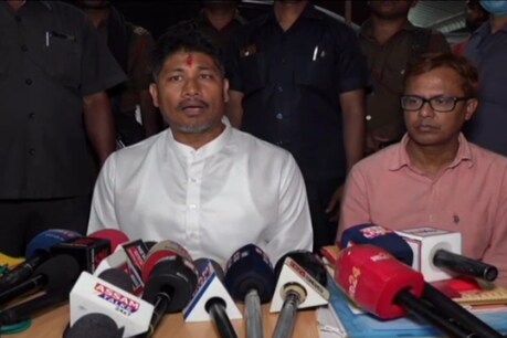বিবুধিত ৰাজ্যিক বিজেপি! হিমন্ত বিশ্বৰ নিৰ্দেশত বুজনি দিবলৈ শিলাদিত্যৰ ঘৰত পীয়ুষ হাজৰিকা বিবুধিত ৰাজ্যিক বিজেপি! হিমন্ত বিশ্বৰ নিৰ্দেশত বুজনি দিবলৈ শিলাদিত্যৰ ঘৰত পীয়ুষ হাজৰিকা