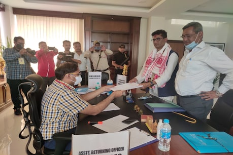 Assam Assembly Election 2021: 'হাজোৰ আকাশত উৰিব উৰাজাহাজ, মৰহিব পদুম ফুল'- শক্তি প্ৰদৰ্শন কৰি মনোনয়ন দাখিল কৰিলে AJPৰ দুলু আহমেদে Assam Assembly Election 2021: 'হাজোৰ আকাশত উৰিব উৰাজাহাজ, মৰহিব পদুম ফুল'- শক্তি প্ৰদৰ্শন কৰি মনোনয়ন দাখিল কৰিলে AJPৰ দুলু আহমেদে