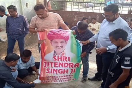 Assam-Assembly: ভোট যুদ্ধৰ পূৰ্বেই বৰাকত আৰম্ভ হৈছে আন এখন যুঁজ! টিকট কেন্দ্ৰিক কন্দলত জৰ্জৰিত কংগ্ৰেছ-বিজেপি Assam-Assembly: ভোট যুদ্ধৰ পূৰ্বেই বৰাকত আৰম্ভ হৈছে আন এখন যুঁজ! টিকট কেন্দ্ৰিক কন্দলত জৰ্জৰিত কংগ্ৰেছ-বিজেপি