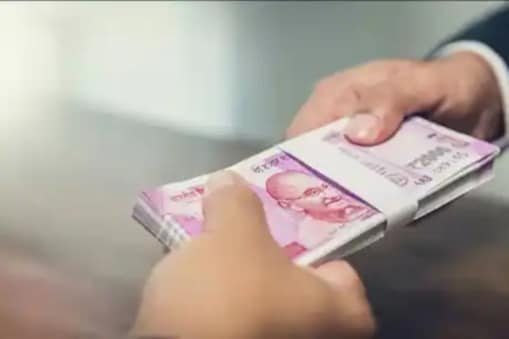 IRCTC এজেণ্ট হ'বলৈ আপুনি দ্বাদশ শ্ৰেণী উত্তীৰ্ণ হ'ব লাগিব। এজেণ্ট হ'বলৈ আপুনি প্ৰথমে IRCTCৰ অফিচিয়েল ৱেবছাইট চাব লাগিব। তাত আপুনি আবেদন পত্ৰ পূৰণ কৰিব লাগিব। ইয়াৰ বাবে, আপোনাৰ ওচৰত পেন কাৰ্ড, আধাৰ কাৰ্ড, ম'বাইল নম্বৰ, বৈধ ই-মেইল আইডি, ফটো, ঠিকনাৰ প্ৰমাণ আৰু ঘোষণা প্ৰপত্ৰ থাকিব লাগিব।